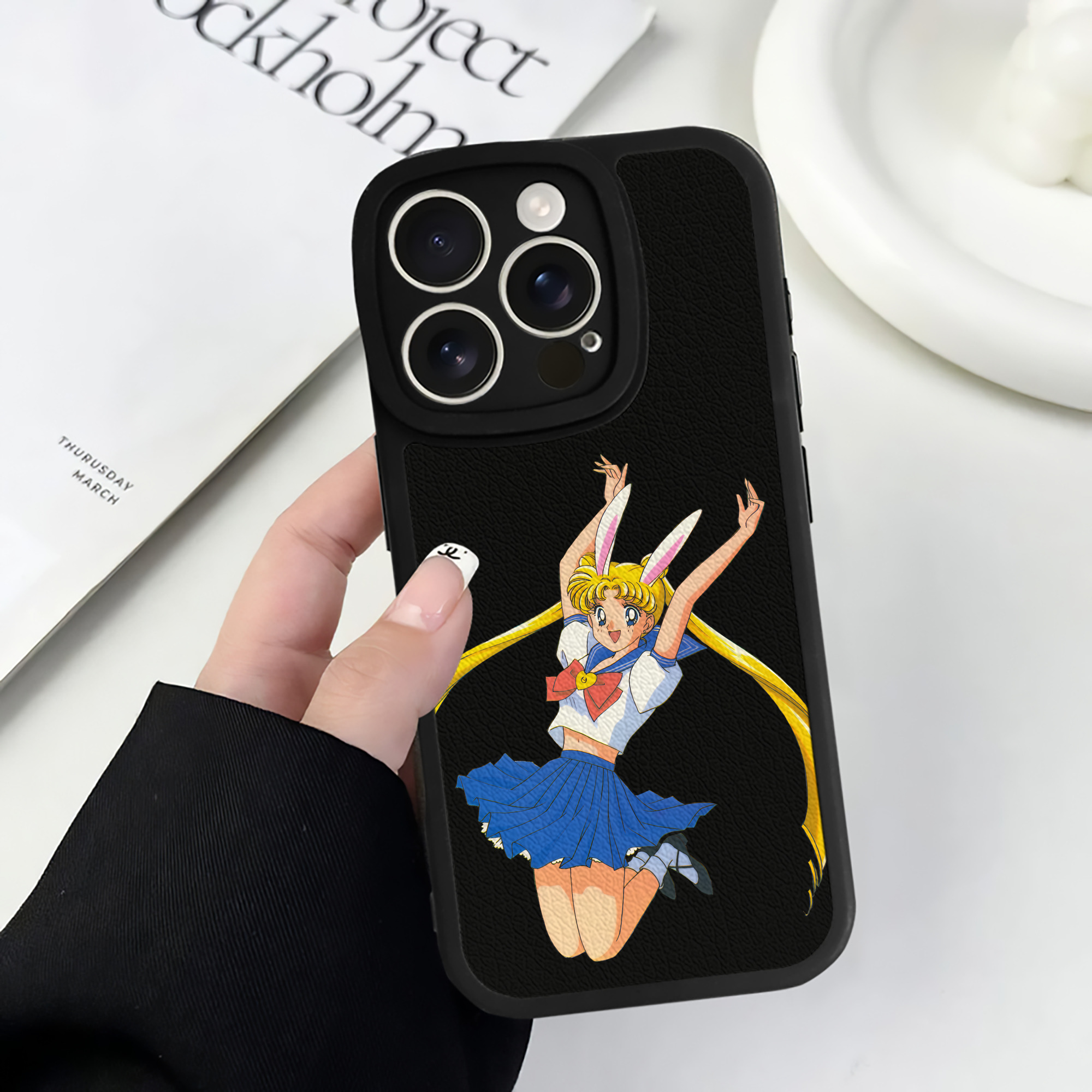 （画像用） 美少女戦士セーラームーン 愛野 美奈子 あいの みなこ Sailor Moon Aino Minako 【iPhone 16シリーズ対応】シリコンスマホケース（レザー調） 材質：シリコン